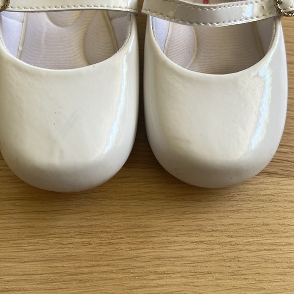 Pinokio White Patent Mary Janes Size 23 EUR/21 BRA - Picture 3 of 9